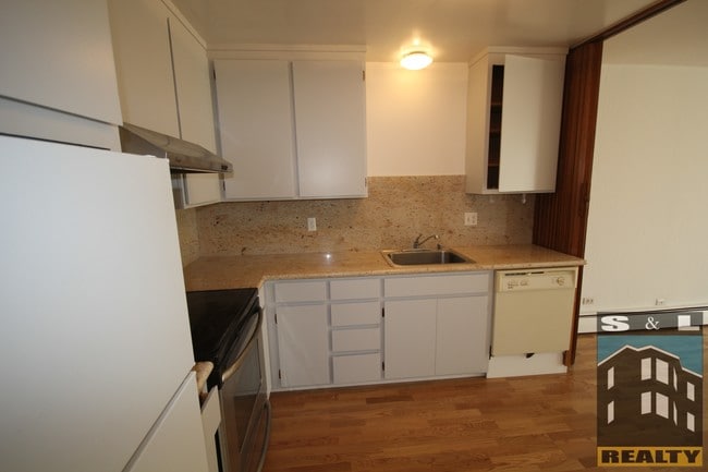 Building Photo - 172 Locksley Ave
