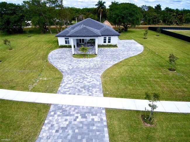 Foto del edificio - 5 br, 3 bath House - 17575 SW 280th St