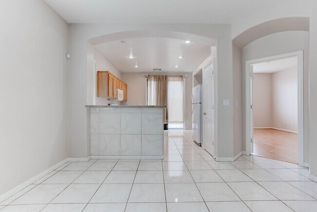 Building Photo - 8473 Barossa Ct