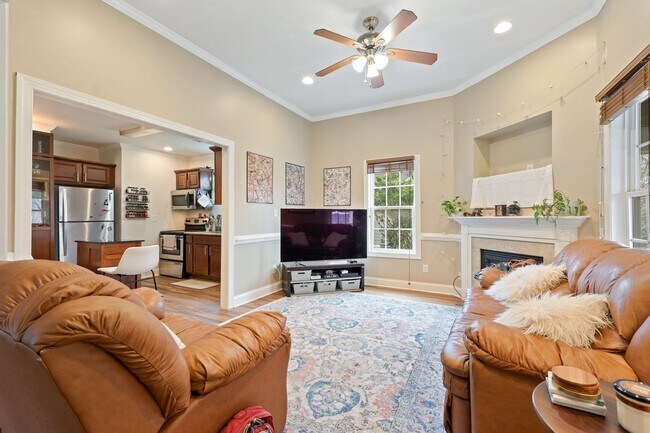 Building Photo - Charming Downtown Raleigh Home – Walkable Location!