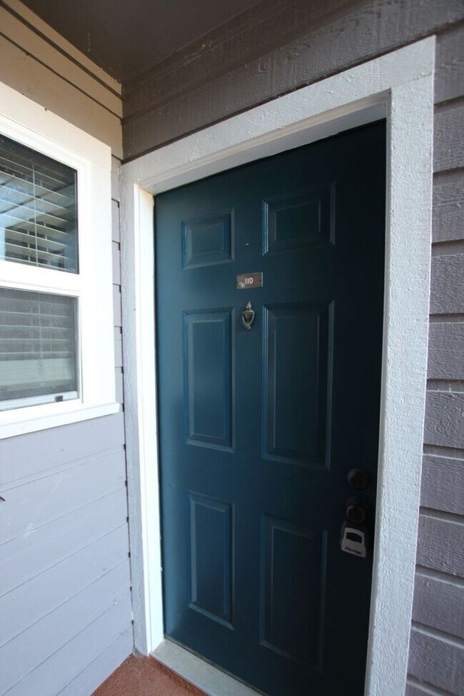 Foto del edificio - Available! 1 Bed 1 Bath, Downstairs Unit a...