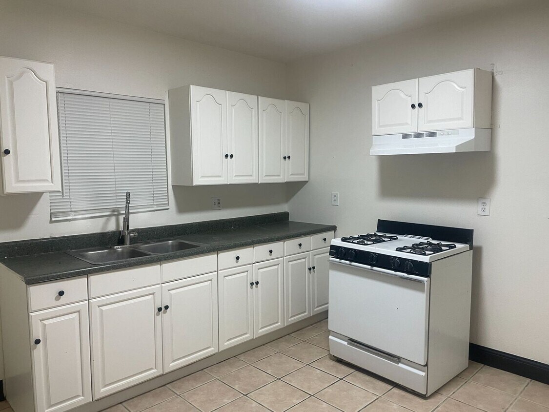 Foto principal - 2740 Center St