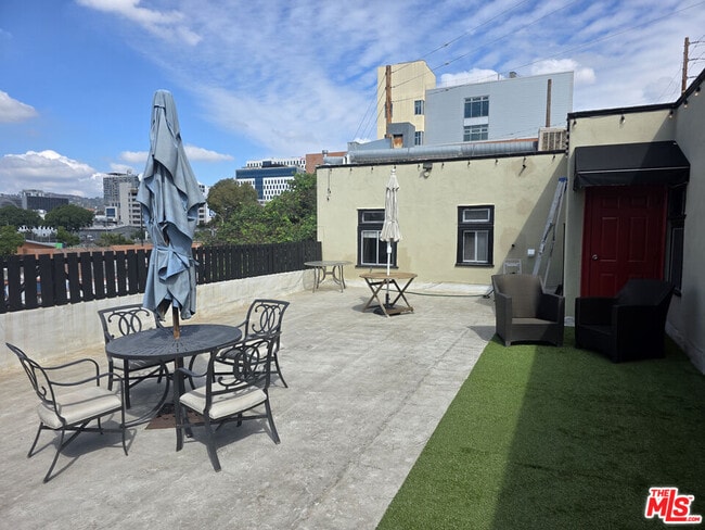 Foto del edificio - 1271 Wilton Pl