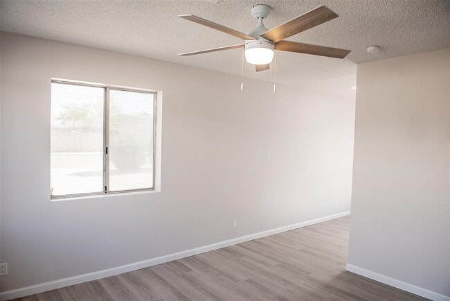 Building Photo - 11520 S Phoenix Dr