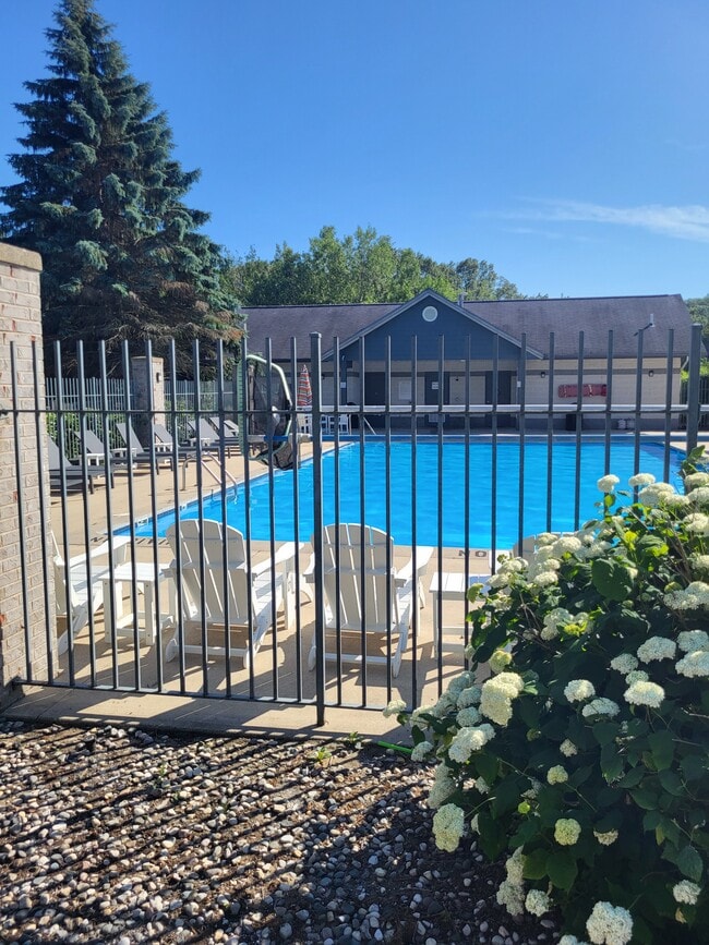 Foto del edificio - 18400 N Ridge Ct
