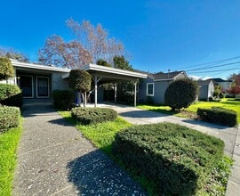 Building Photo - 1880-1884 Main St