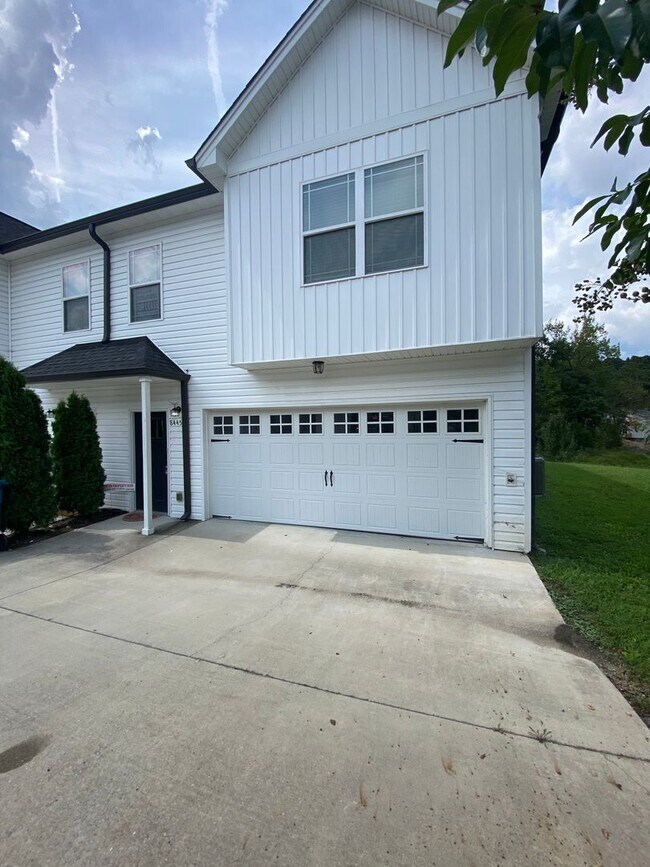 Building Photo - 8445 Brookmoor Ln