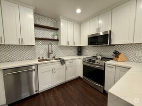 Building Photo - 3241 Loma Riviera Dr