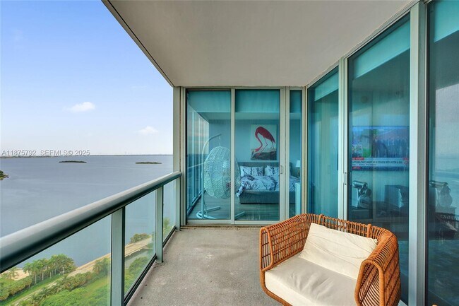 Foto del edificio - 601 NE 36th St