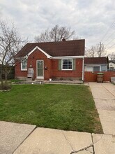 Building Photo - 26 Pinevale Ct