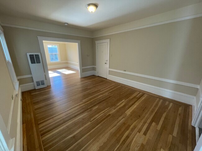Building Photo - 320 3rd Ave