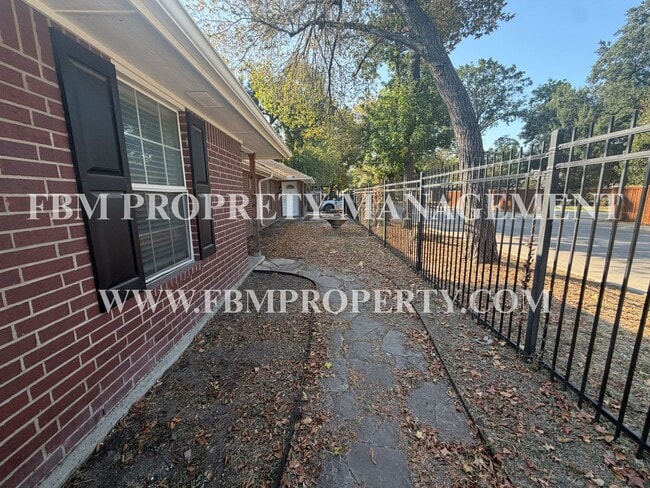 Building Photo - 121 N 24th St