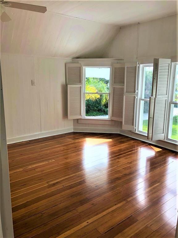 Building Photo - 835 Victoria Dr