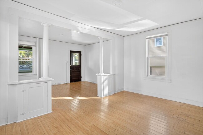 Foto del edificio - 727 W Court St