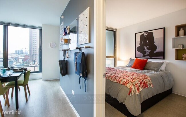 Foto del edificio - 50 W Superior St