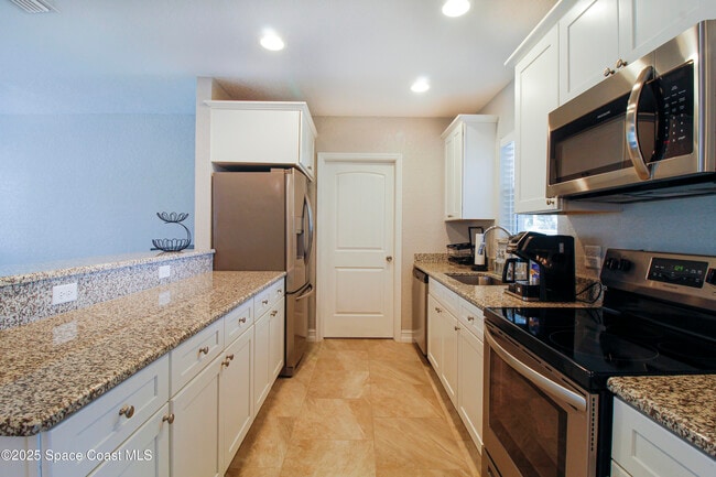 Building Photo - 827 Glenmore Cir