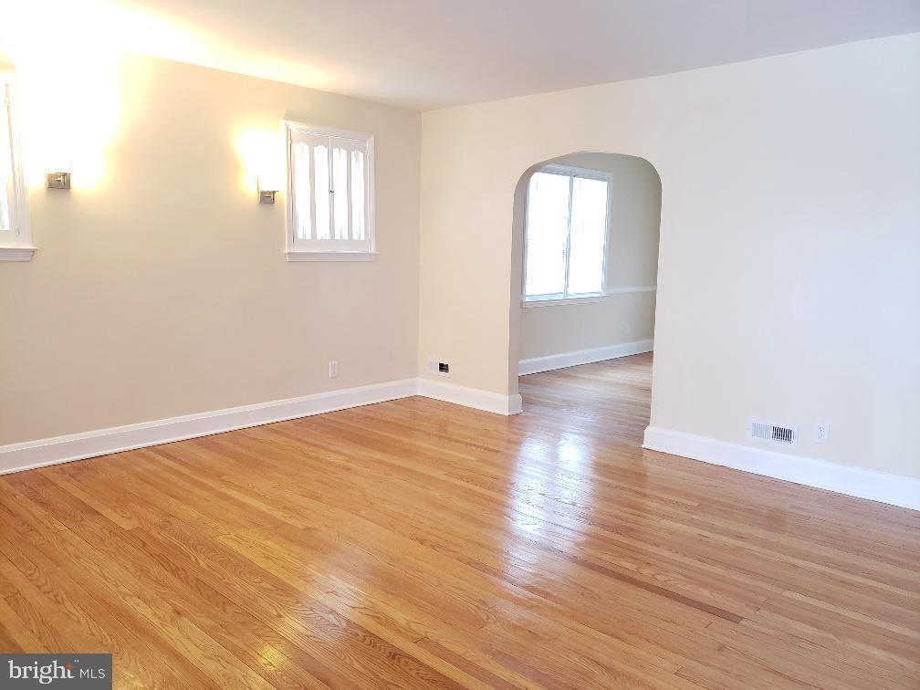 Primary Photo - 5116 Hillburn Ave