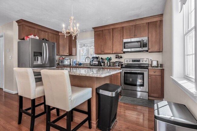 Building Photo - 6 Gedney Dr