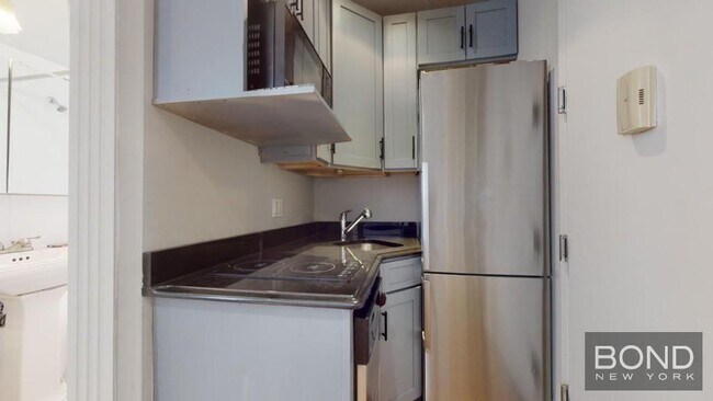 Foto del edificio - 326 E 35th St
