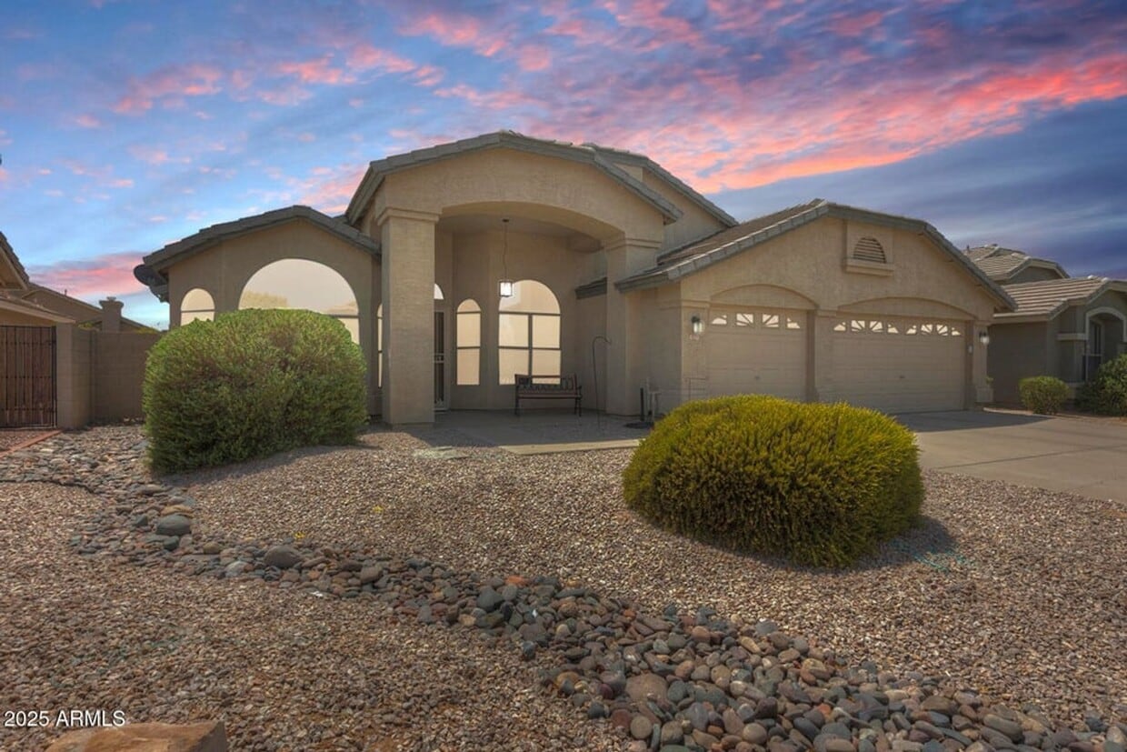 Foto principal - Charming and beautiful newly remodeled Gilbert home!!
