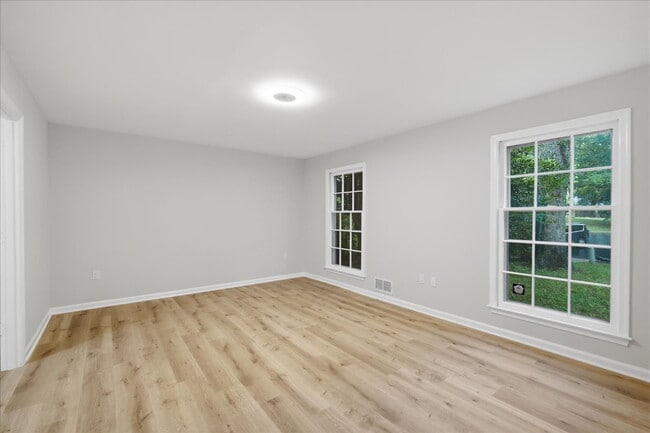 Building Photo - Spacious Colonial with Prime Location & Versatile Layout!