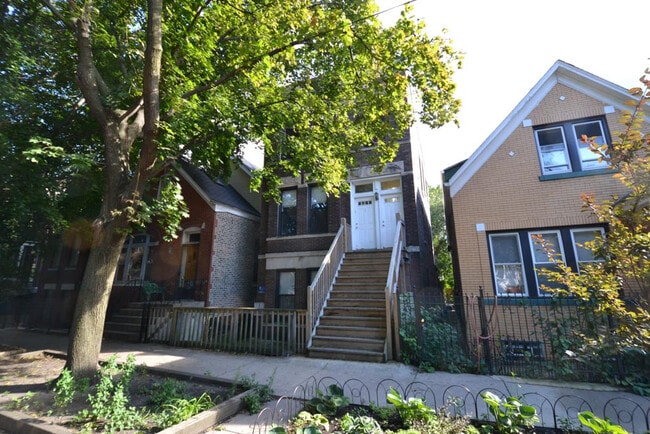 Building Photo - 2031 Moffat W St