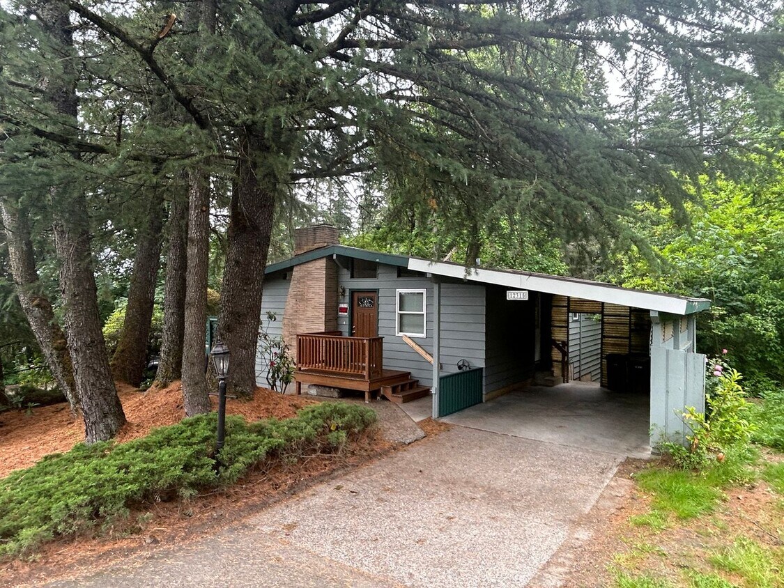 Primary Photo - Charming 4 Bed Happy Valley Home
