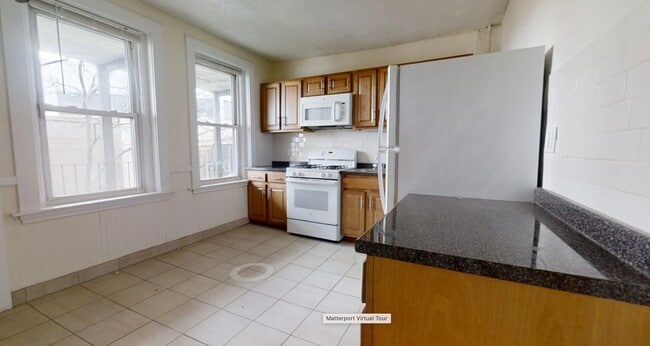 Building Photo - 8 Barrows St
