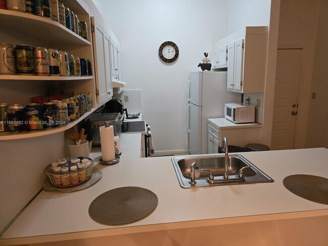 Foto del edificio - 4720 NW 102nd Ave