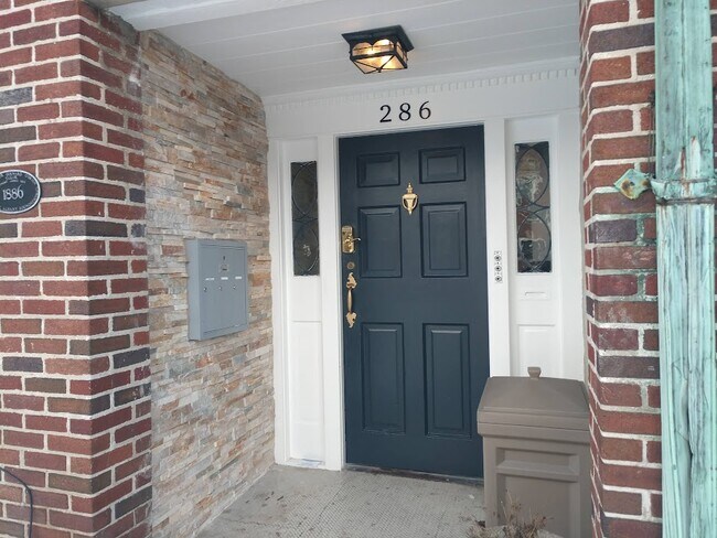 Foto del edificio - 286 Western Ave