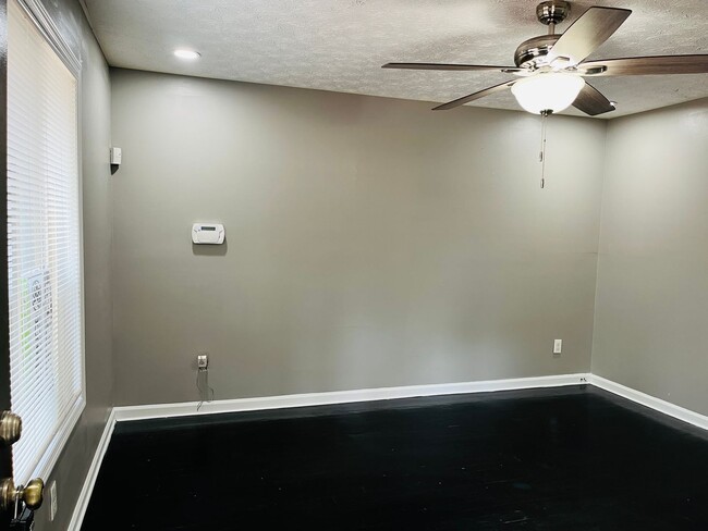 Foto del edificio - 140 Summerwood Dr