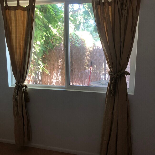 Building Photo - 9010 Balcom Ave