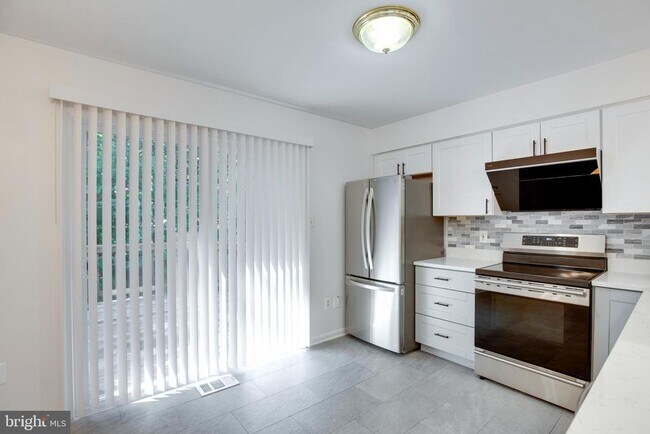 Foto del edificio - 5678 White Dove Ln