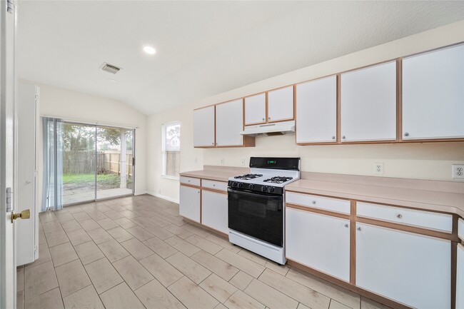 Building Photo - 13535 Eldridge Villa St