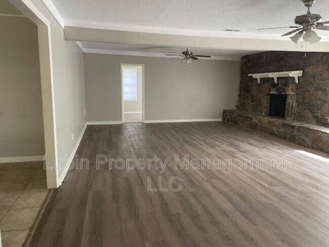 Building Photo - 3080 Castleman St