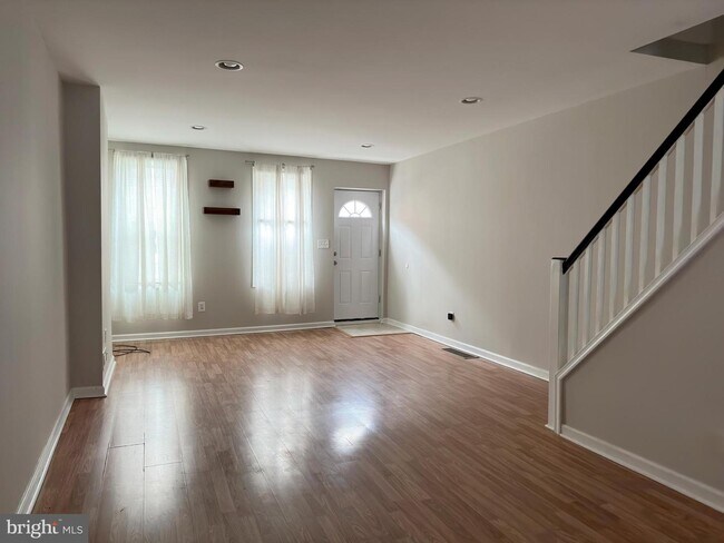 Foto del edificio - 2139 Fernon St