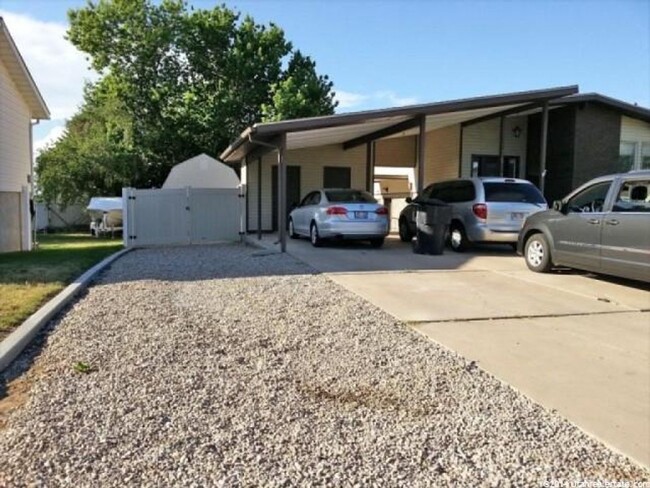 Building Photo - Beautiful home with fence backyard