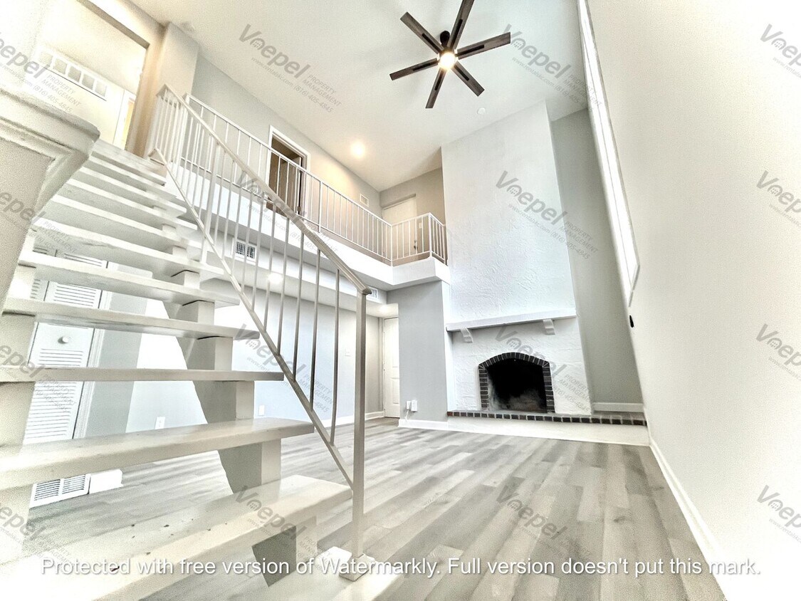 4335 Oak St Unit APT 12, Kansas City, MO 64111 Room for Rent in