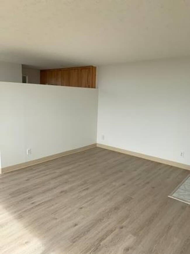 Building Photo - Great Location and Great Amenities!