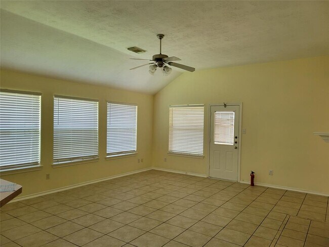 Foto del edificio - 6919 Pheasant Oak Dr