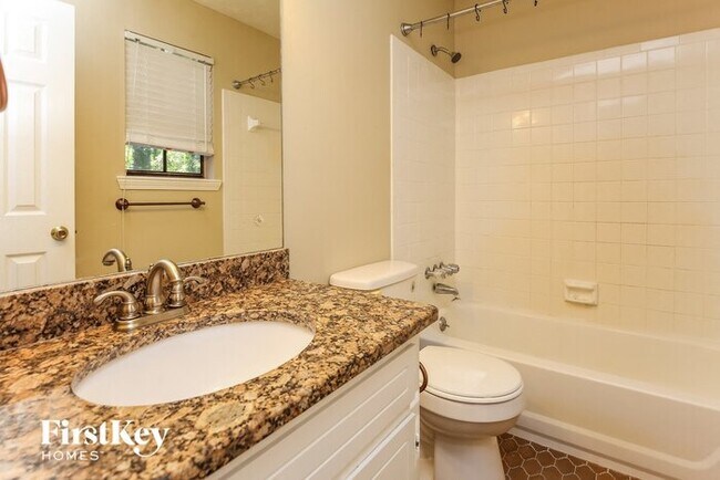 Building Photo - 2884 Sawgrass Trail SW