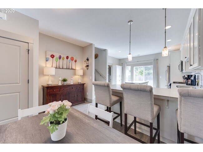 Building Photo - Incredible 2 Bed 1.5 Bath + Den  in N Portland near Peninsula Park! A/C and More!