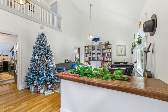 Building Photo - 6 Montaup Rd