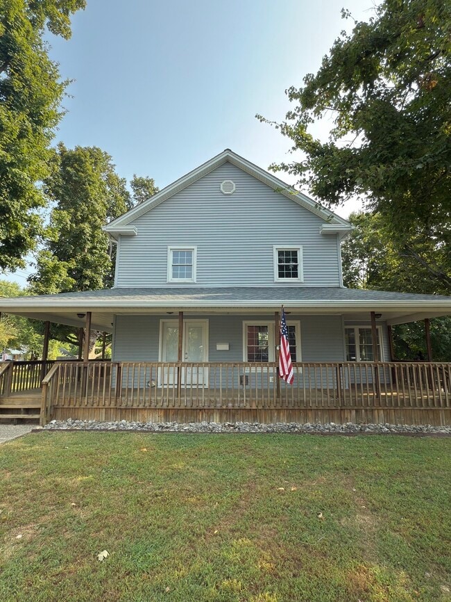 Building Photo - 923 North Main Street