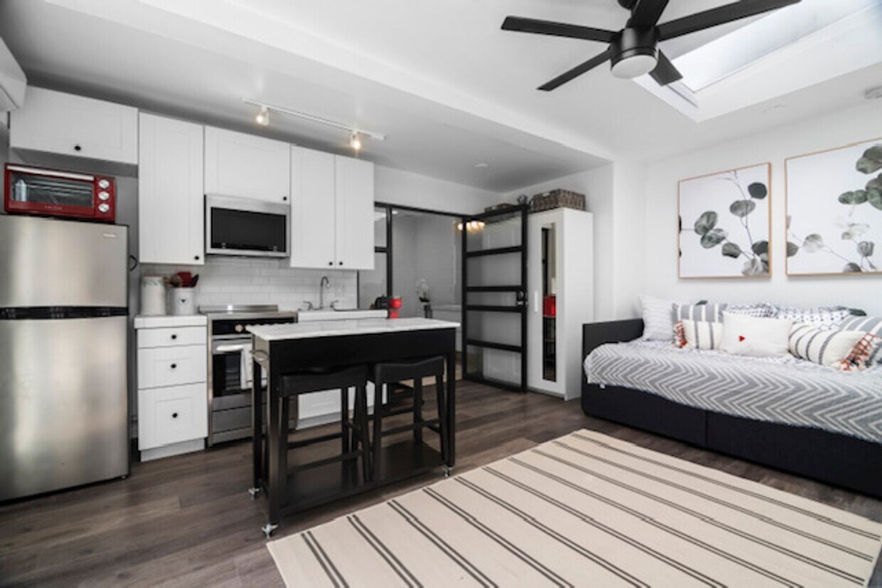 Primary Photo - Stunning Furnished Mission Hills Studio w/...