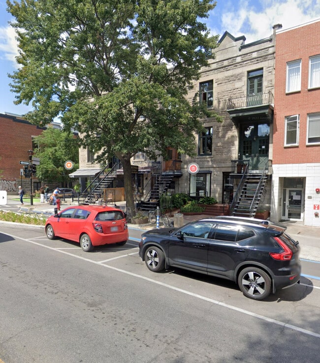Building Photo - 4617 R. Saint-Denis