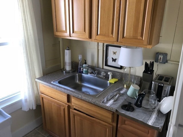 Building Photo - 697 Main St