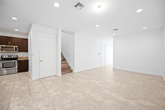 Foto del edificio - 6907 Pines Cir