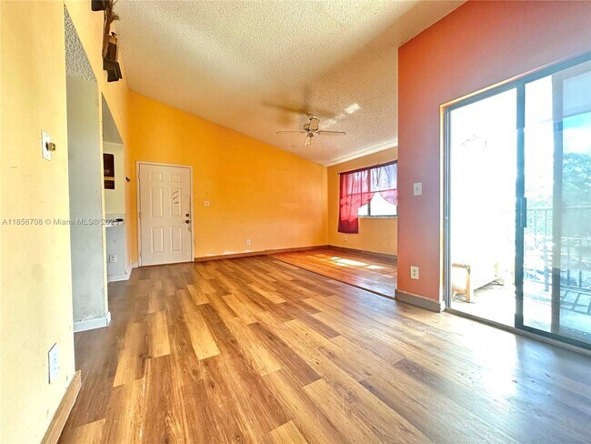 Foto del edificio - 530 S Park Rd