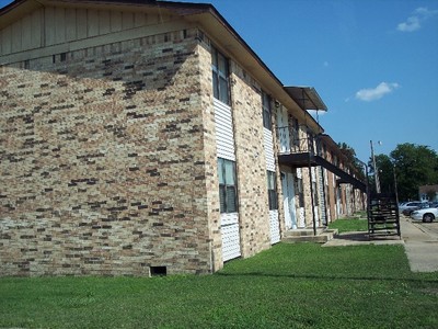 Building Photo - Oak Tree Apartments